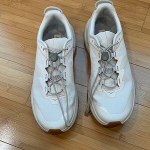 Hoka Transport cream Athletic Shoes. Sz 9. Euc. Drawstring laces.